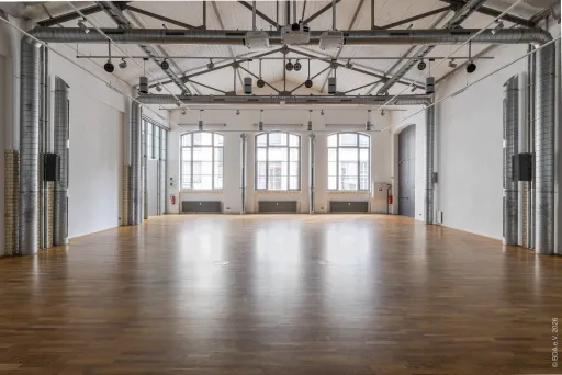 Tautsaal mit LED Beleuchtung und Saalton mit vier Kling und Freitag Beschallung