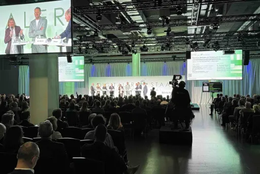 Event with screens with livetranslation