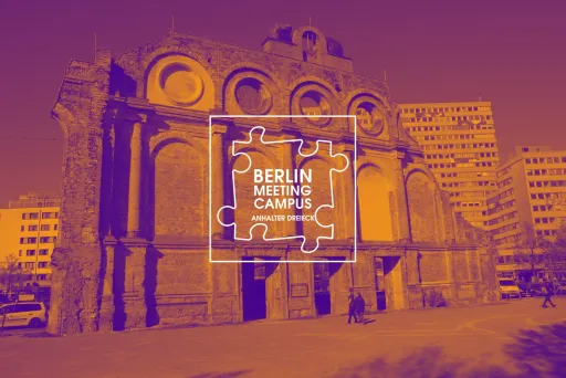 Ruine des Anhalter Bahnhofs in Berlin mit Berlin Meeting Campus Logo