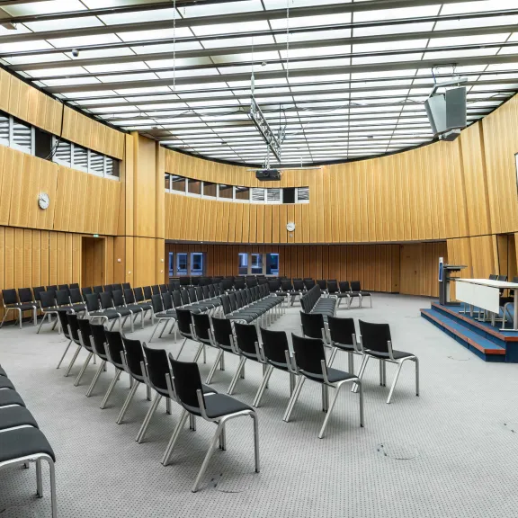 Großer Vortragssaal im Ludwig Erhard Haus Berlin
