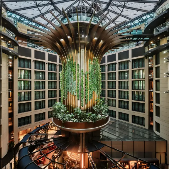 Lobby "Living Tree" Radisson Blue Collection Hotel 