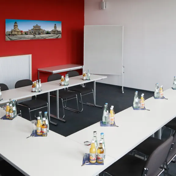 Der Raum Gendarmenmarkt ist für Veranstaltungen bis 40 Personen in Reihenbestuhlung oder als Zusatzraum zu den großen Veranstungsräumen geeignet.
