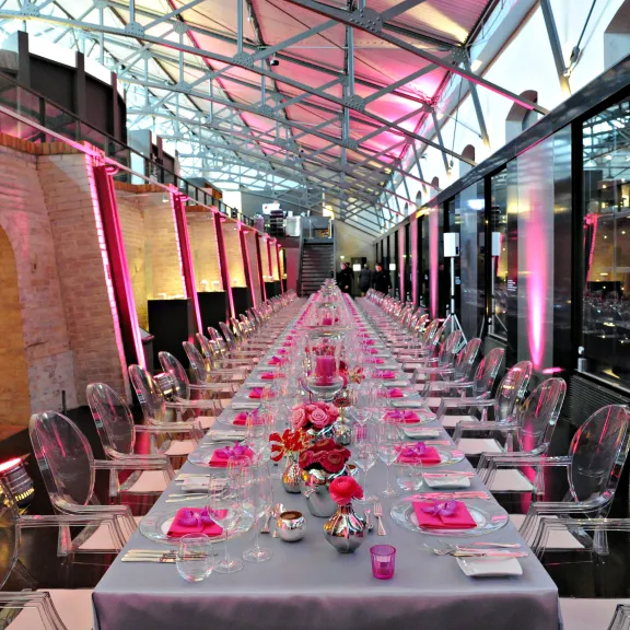 Meeting Guide Berlin COMAONSITE Gala Dinner mit festlicher Abendbestuhlung