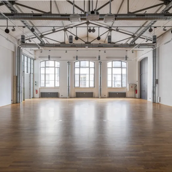 Tautsaal mit LED Beleuchtung und Saalton mit vier Kling und Freitag Beschallung