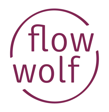 Logo mit dem Schriftzug "flow wolf" in lila, umgeben von einem halbrunden Kreis.