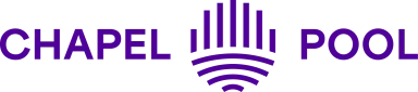 Lila Chapel Pool Logo mit stilisiertem Wellenmotiv in der Mitte