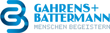Blaues Gahrens + Battermann Logo mit dem Slogan „Menschen begeistern“
