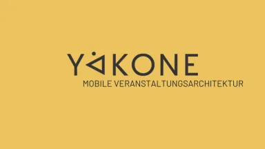 Logo mit dem Text „YAKONE MOBILE VERANSTALTUNGSARCHITEKTUR“ auf gelbem Hintergrund.